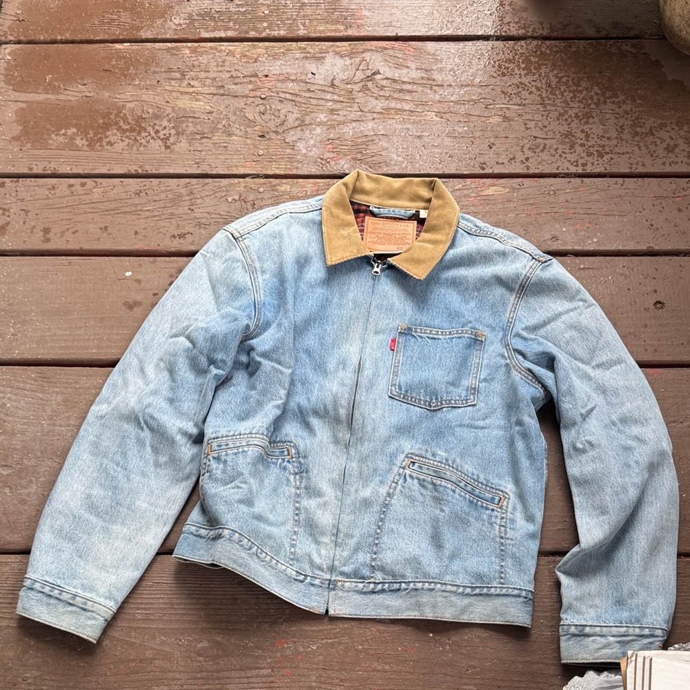 Levi's Light Blue Denim Jacket with Tan Collar